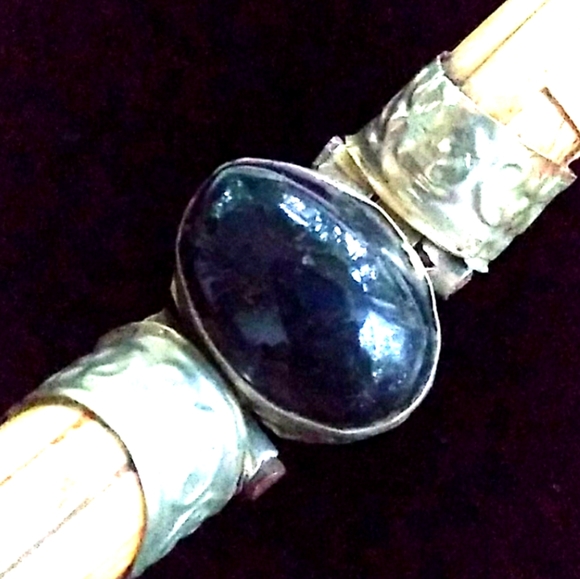 VINTAGE Genuine Blue GemStone Carved Bone Bangle - Picture 13 of 16
